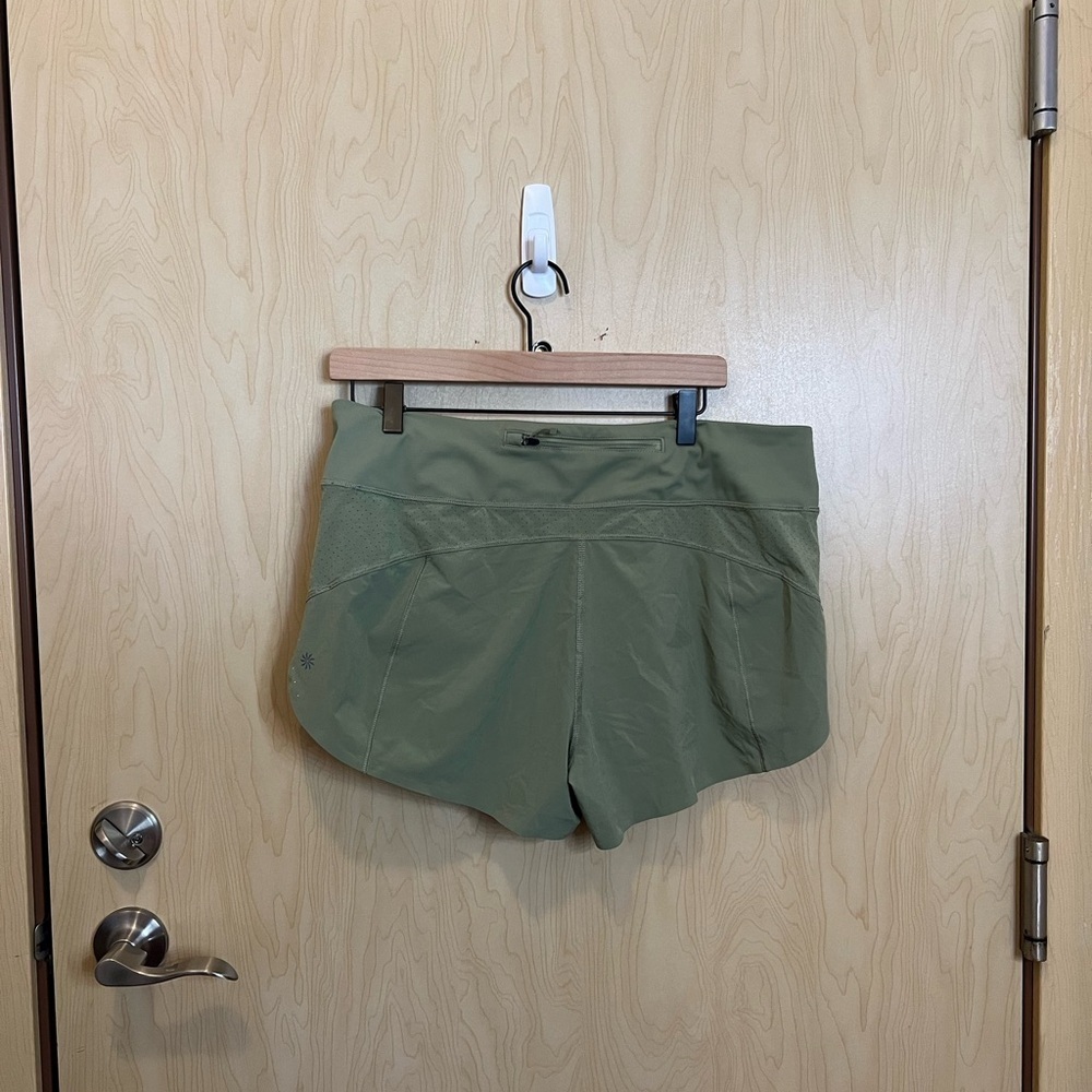 Athleta run with it 3.5” shorts